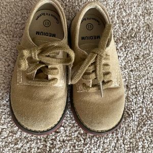 Footmates suede tan shoes 6.5 Bucky Oxford
